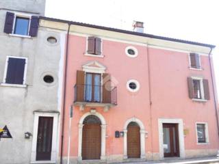 Appartamento in vendita a caprino veronese piazza stringa, 13