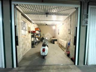 Garage in affitto a torino via schina, 24