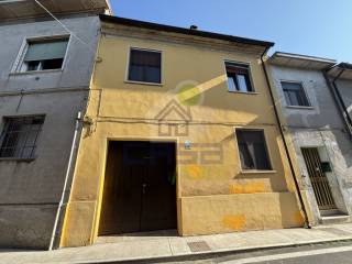 Casa indipendente in vendita a ostiano g.b. rosa 30