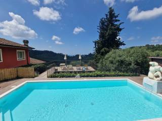 Villa bifamiliare in vendita a camaiore via di tre scolli