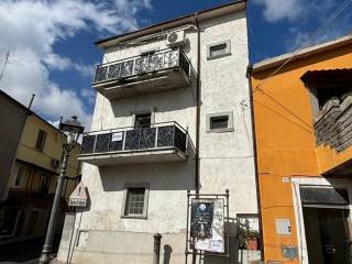 Casa indipendente in vendita a bassano in teverina via cesare battisti