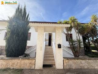 Villa bifamiliare in vendita ad alberobello contrada coreggia