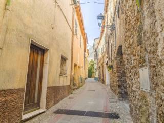 Casa indipendente in vendita ad albenga via enrico riva