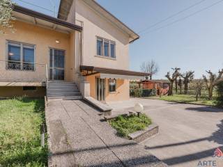 Villa bifamiliare in vendita a caorle strada riello