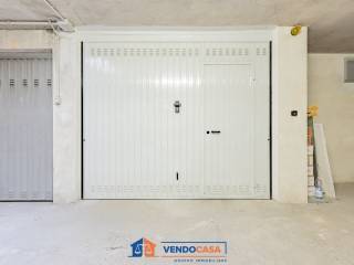 Garage in vendita a dogliani via domenico ghigliano, 35