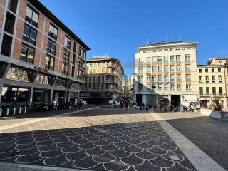 Negozio in vendita a treviso piazza della borsa, 1