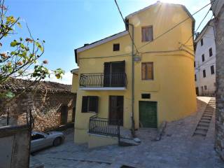 Casa indipendente in vendita a montefortino valle 22