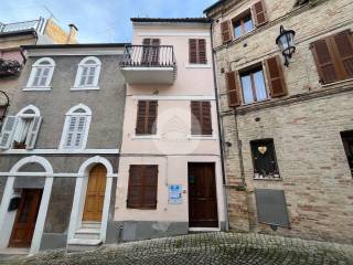 Casa indipendente in vendita a monte san giusto via nicolò bonafede, 52