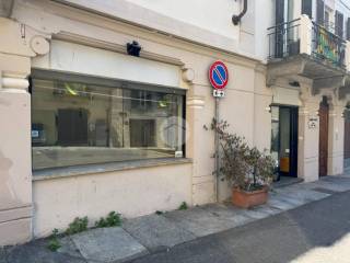 Negozio in vendita a ivrea piazza santa marta, 6