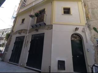 Intero stabile in in vendita da privato a palermo via materassai, 10