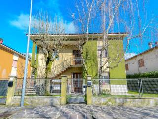 Villa bifamiliare in vendita a carpi via eugenio curiel, 21