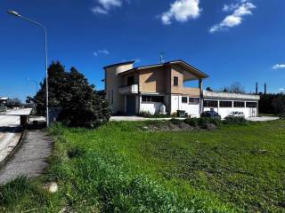 Casa indipendente in vendita a montegiorgio via manilo massini, 5