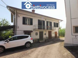 Casa indipendente in vendita a colledara viale olivetti
