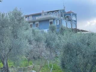 Intero stabile in vendita a vico del gargano via san michele