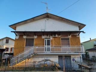 Villa in vendita a roverbella via massimiliano custoza