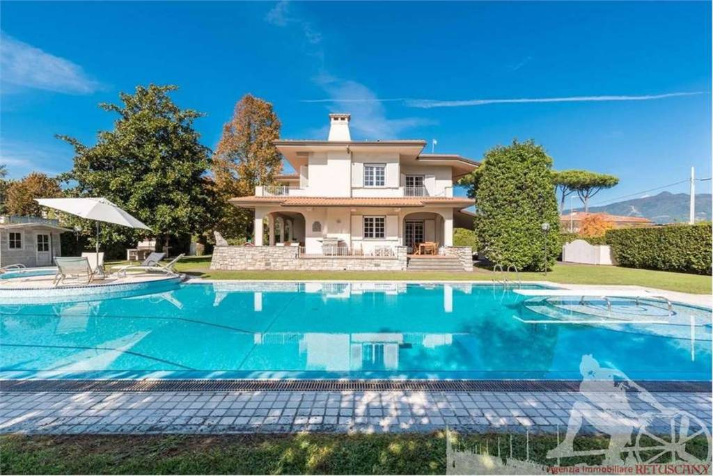 casa indipendente in affitto a Forte dei Marmi in zona Vittoria Apuana