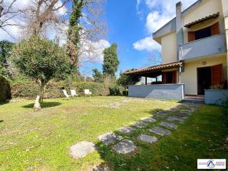 Villa bifamiliare in vendita a sabaudia via dell'acquario