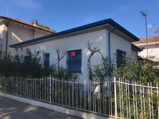 Villa in in vendita da privato a riccione viale alfredo donizetti, 32