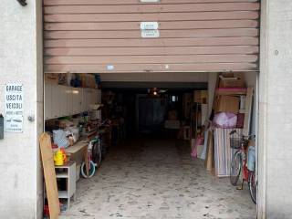 Garage in vendita ad arezzo via vittorio bottego, 9