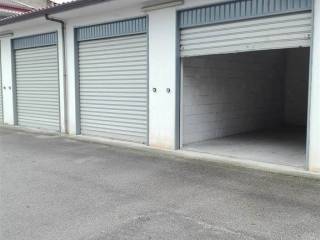 Garage in affitto a curti 