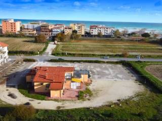 Negozio in affitto a fano strada nazionale adriatica sud, 150