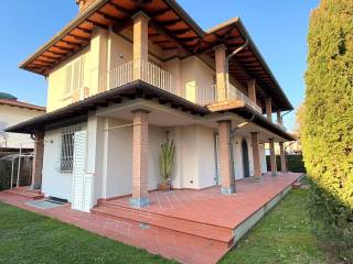 Villa in affitto a forte dei marmi via lorenzo de' medici, 13