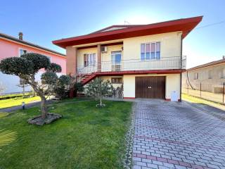 Villa in vendita a porto viro via roma, 5