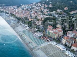 Garage in vendita a finale ligure via torino