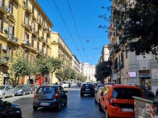 Negozio in vendita a napoli corso giuseppe garibaldi, 216