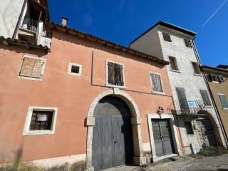 Cascina in vendita a caprino veronese corso giuseppe mazzini