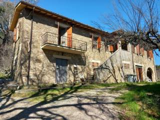 Cascina in vendita a bevagna via limigiano