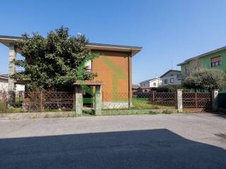 Villa in vendita a castiglione d'adda via john fitzgerald kennedy, 97