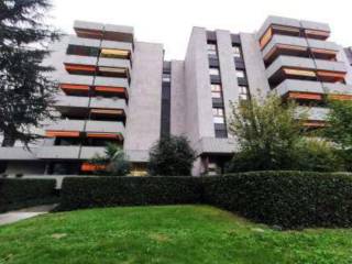 Garage in vendita a saronno via francesco petrarca, 5/7