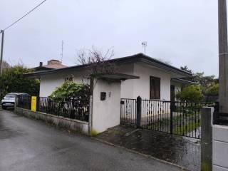 Villa in vendita a pordenone via antonio pacinotti