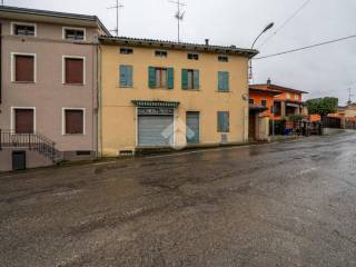 Casa indipendente in vendita a lesignano de' bagni strada provinciale 98 di mulazzano, 142