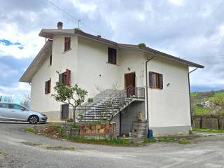 Casa indipendente in vendita a castelfranci contrada baiano