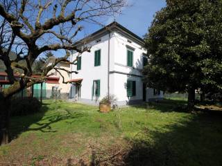 Villa in vendita a lucca via santa maria del giudice,, 55100