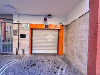 Garage in vendita a portici via immacolata, 32