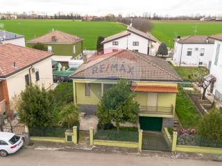 Casa indipendente in vendita a fiorenzuola d'arda via v. formaleoni, 8