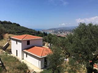 Villa in vendita a imperia via diano calderina