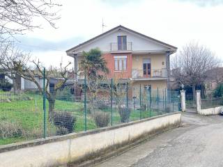 Villa in vendita a canelli corso della libertà, 19