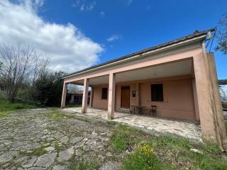 Casa indipendente in vendita a ceccano via colle leo basso