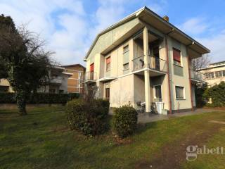 Villa bifamiliare in vendita a busto arsizio via salvator rosa , 32/2