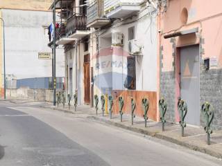 Negozio in affitto a napoli via luigi volpicella, 59