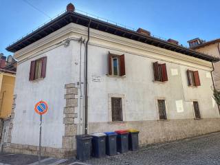 Casa indipendente in vendita a pescasseroli via carmelo sipari