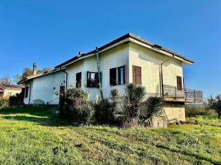 Villa in vendita ad acqui terme strada della maggiora