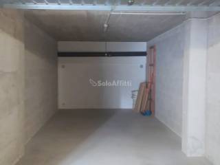 Garage in affitto a lecco via appiani, 11