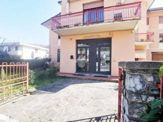 Negozio in affitto a serravalle pistoiese via provinciale lucchese, 439