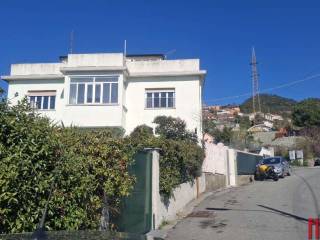 Casa indipendente in affitto a genova via rollino