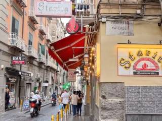 Appartamento in affitto a napoli via materdei, 73